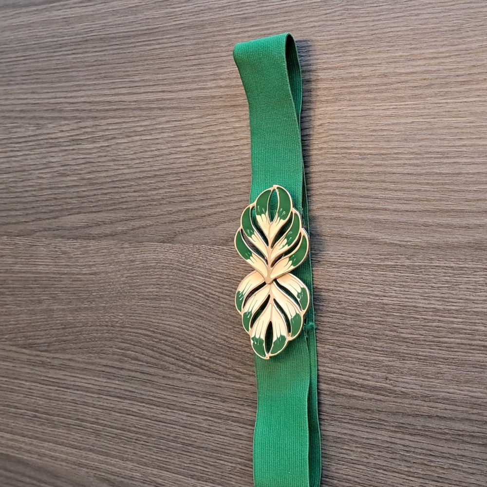 Kelly Green authentic vintage stretch  leaf clasp belt from 80s